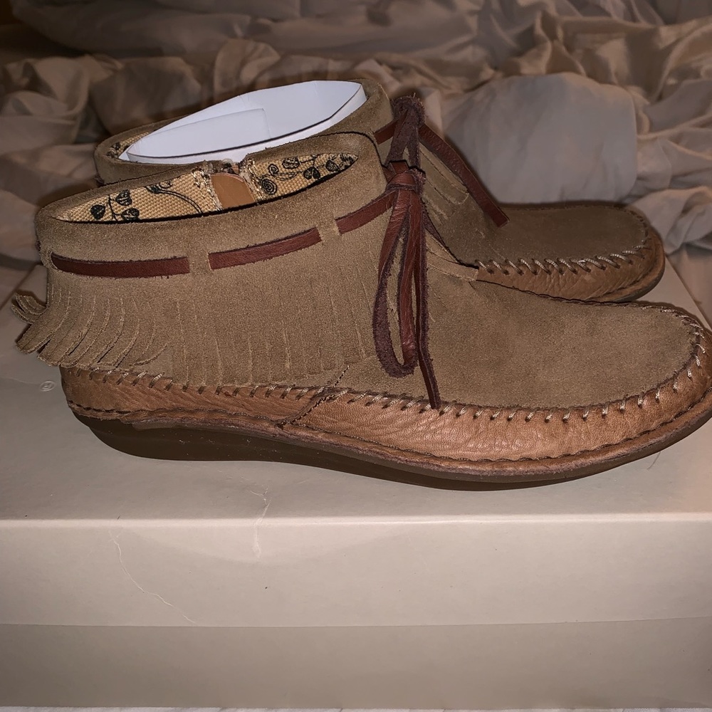 Women’s Hush Puppies. 6.5